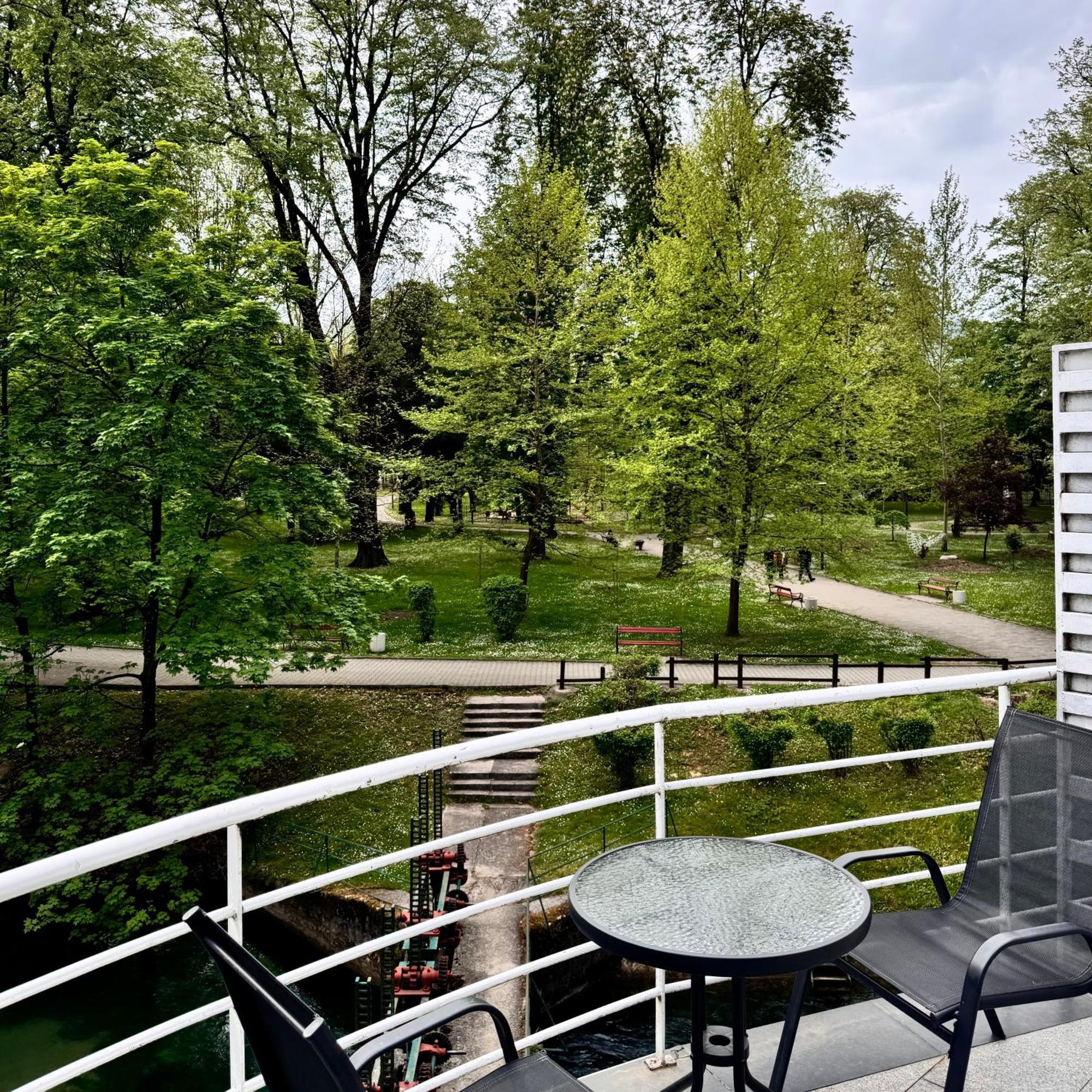 Hotel Paviljon Bihać Exterior foto